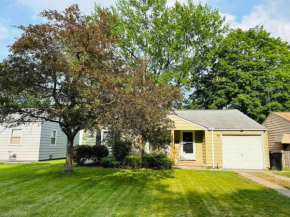 Close to airport* Pets*Fenced yard*A/C & Fast WIFI